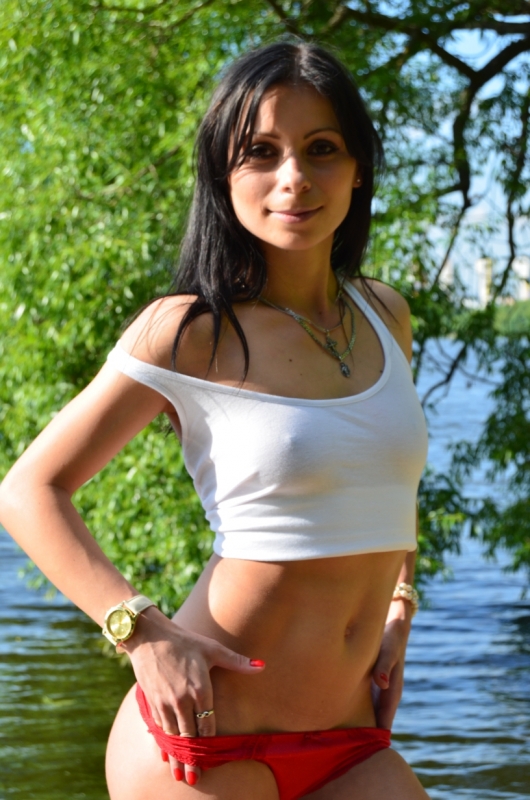 Зина, 22
